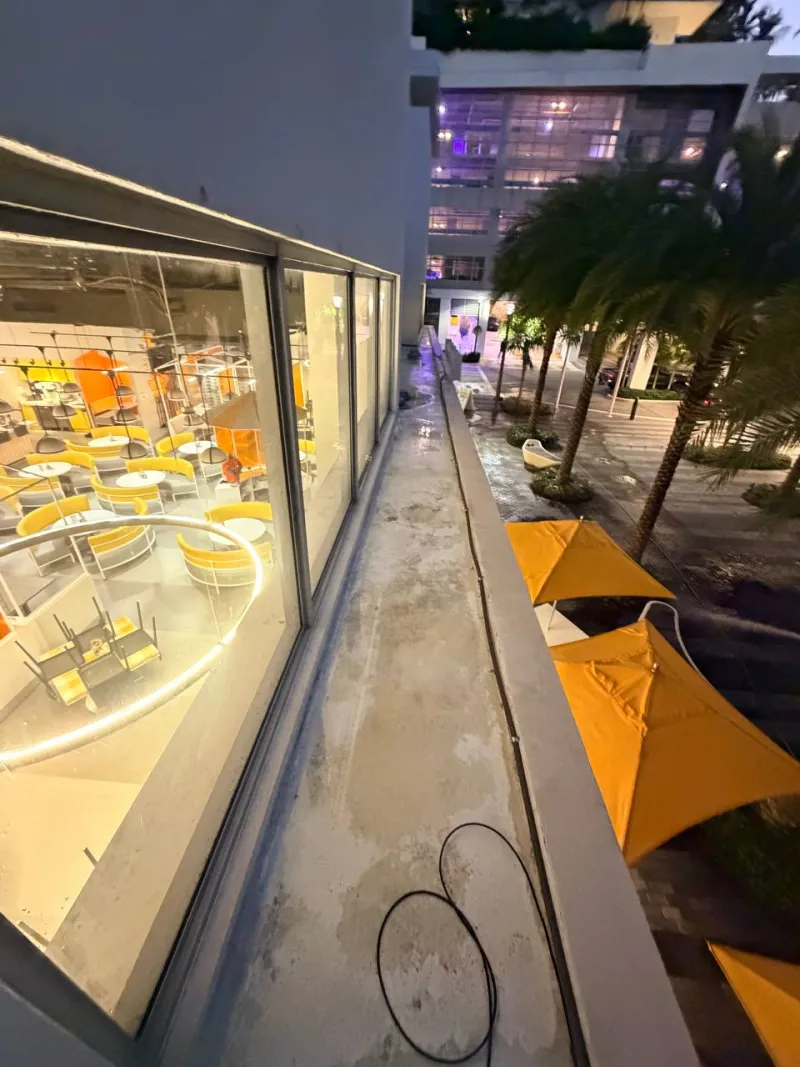 Clean restaurant exterior walkway after Bentz service